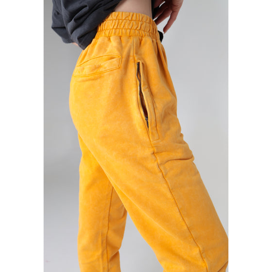 STONE WASHED SWEATPANTS - YELLOW